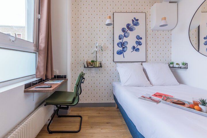 Room 12 of 52