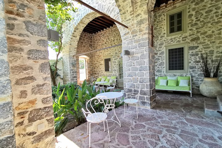 Hotel Exterior 98 of 115