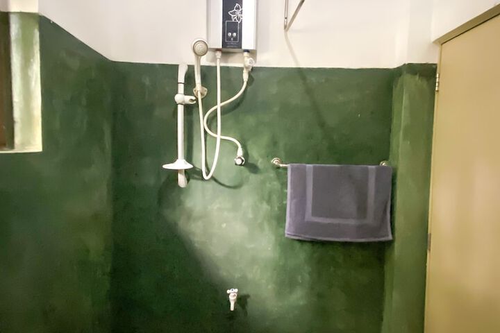 Room 16 of 38