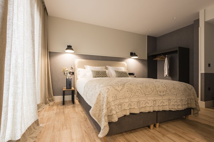 Room 4 of 28