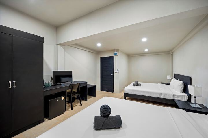 Room 10 of 29