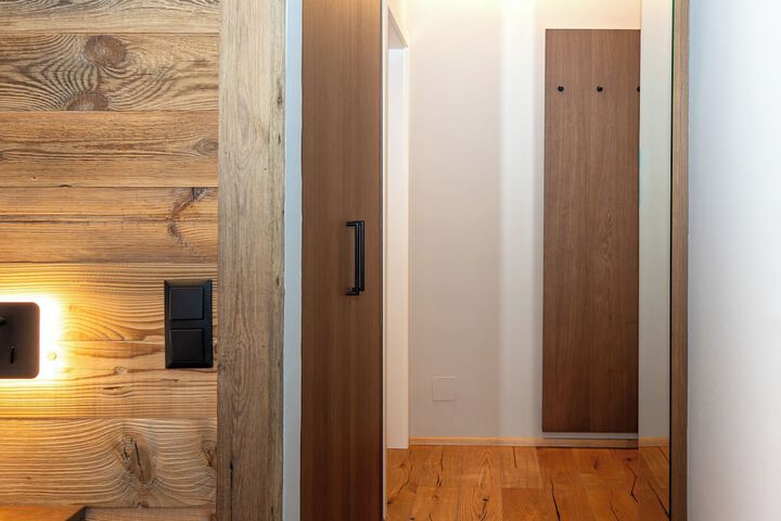 Room 5 of 97