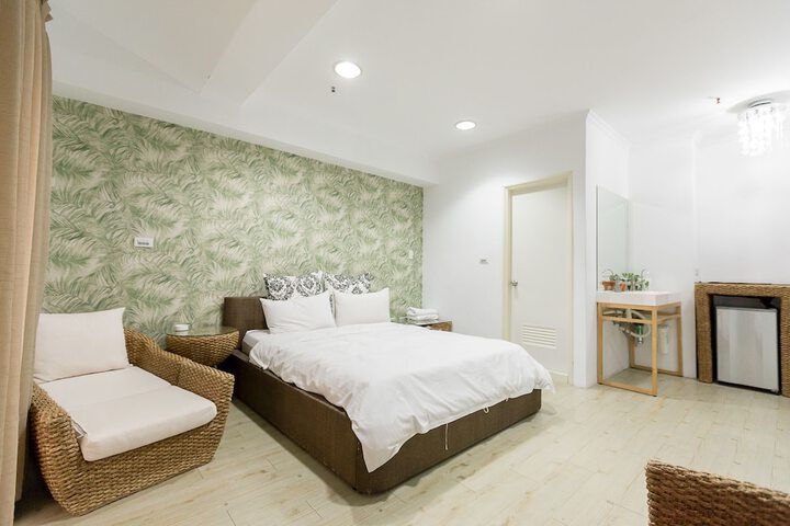 Room 3 of 51