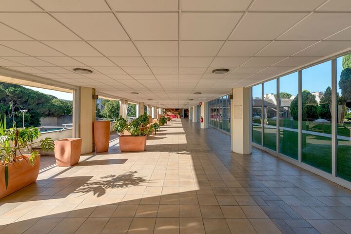 Hotel Exterior 42 of 45