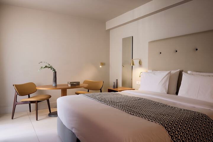 Room 32 of 100