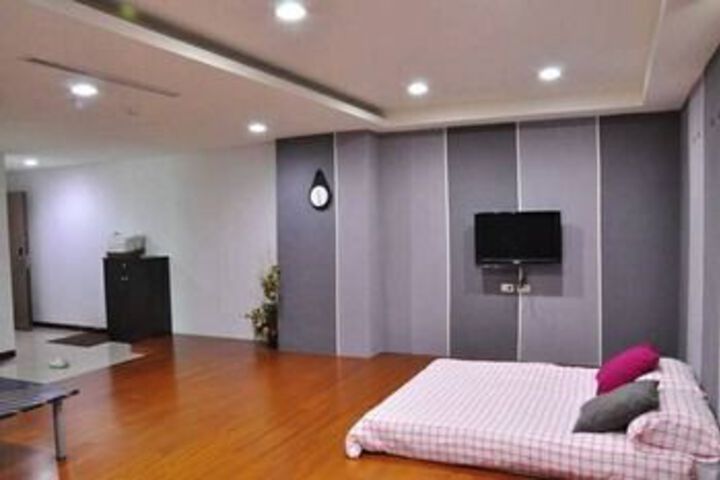Room 11 of 20