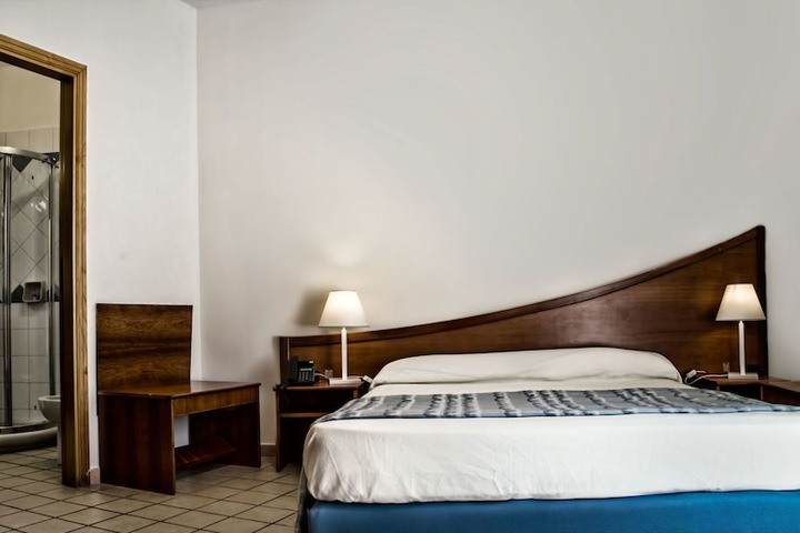 Room 9 of 35