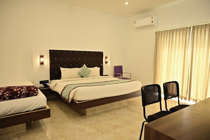 Room 13 of 26