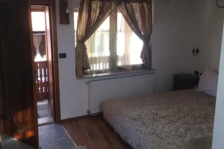 Room 2 of 16