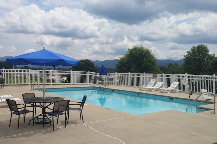 Pool 41 of 60