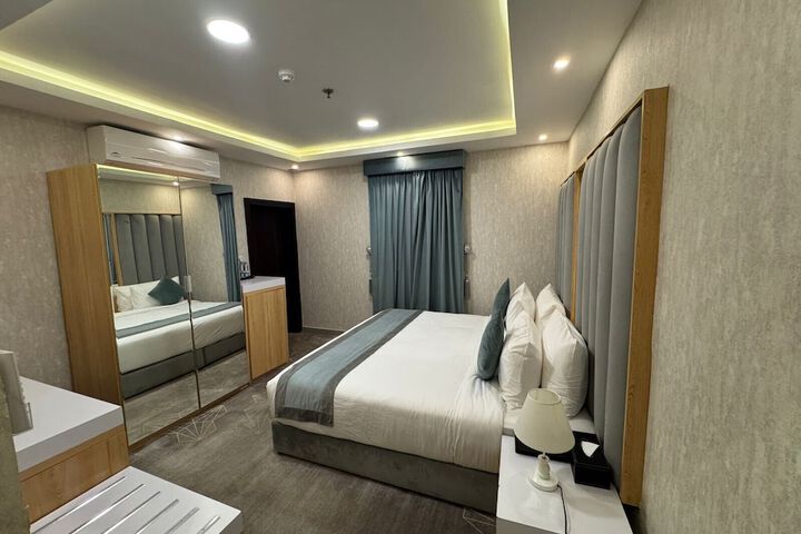 Room 28 of 47