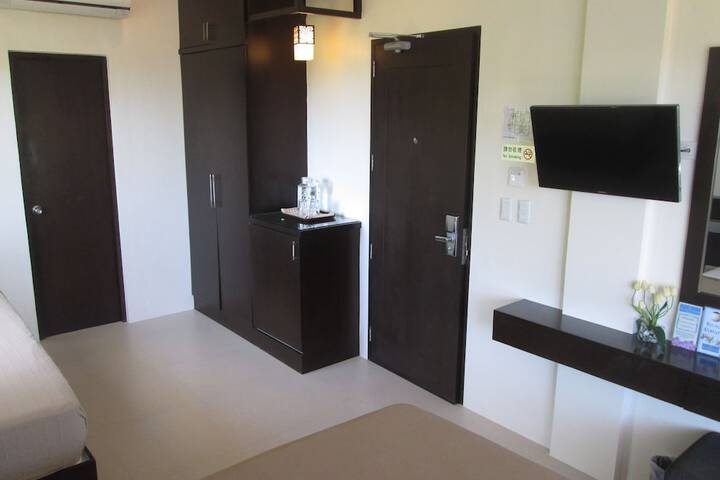 Room 12 of 80