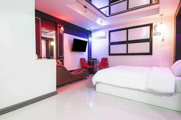 Room 3 of 9