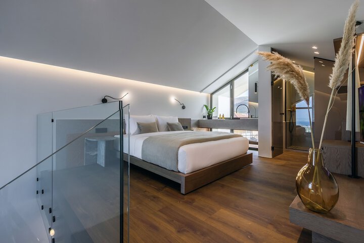Room 30 of 166