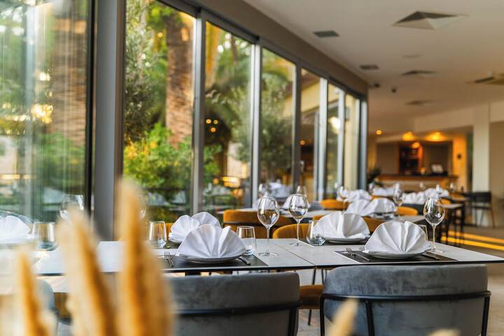 Dining 78 of 131