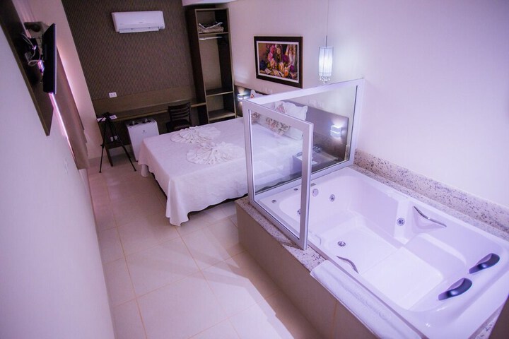 Room 34 of 76
