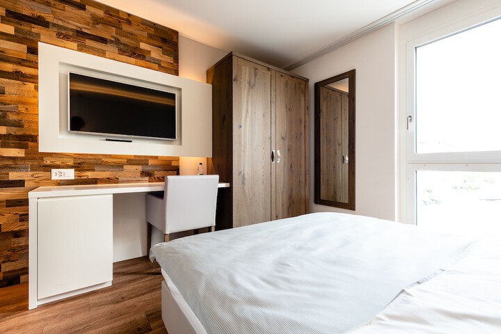 Room 15 of 29