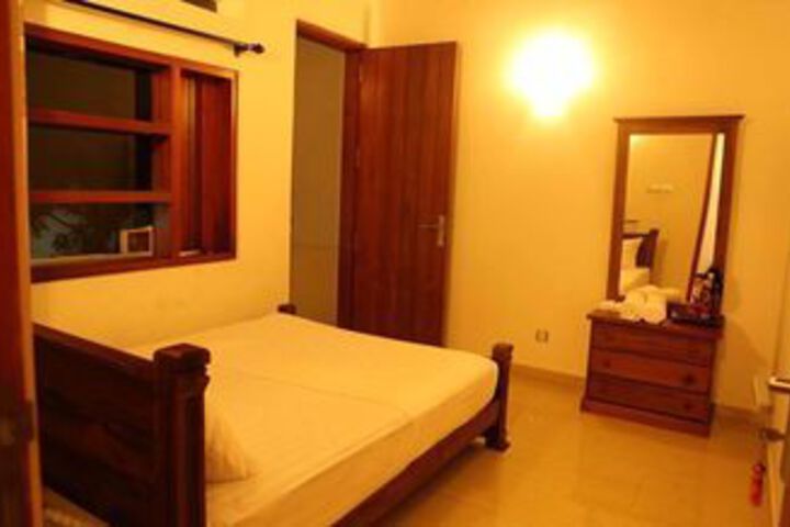 Room 5 of 6