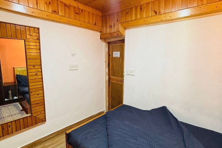 Room 8 of 28