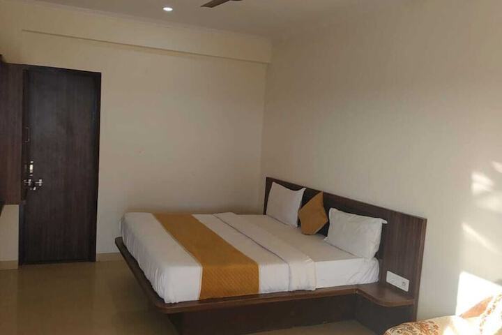 Room 12 of 40