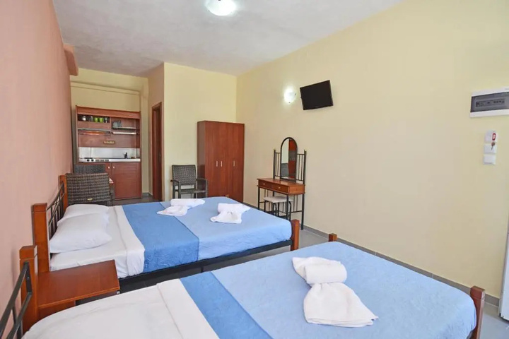 Room 5 of 9