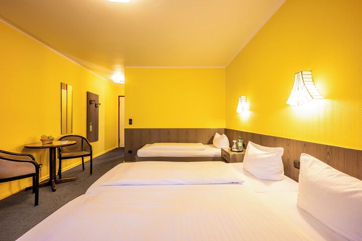 Room 27 of 74