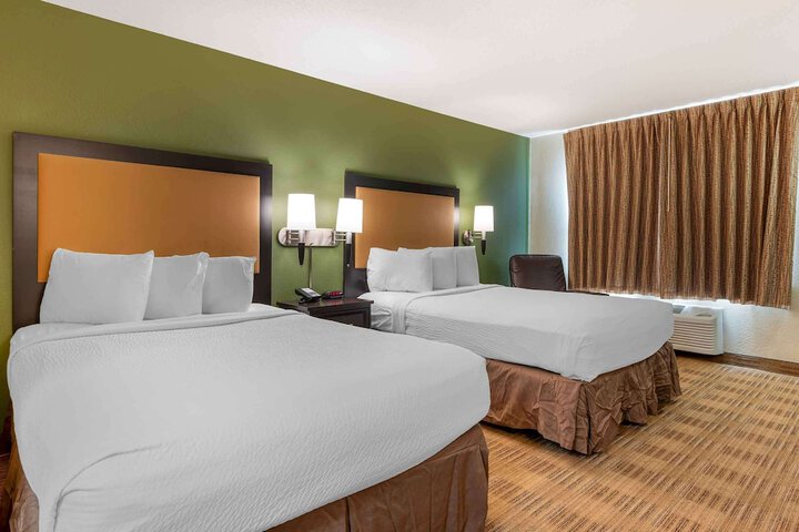 Studio Suite Queen Bed (4 of 15)