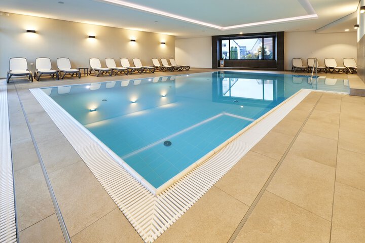 Pool 41 of 65