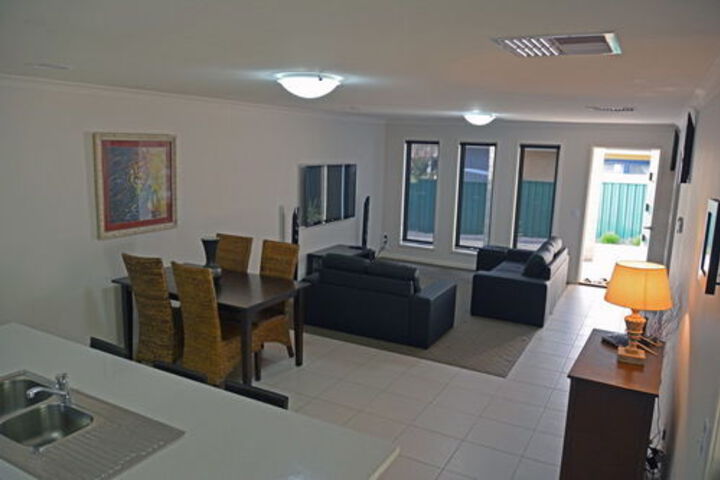 Room 4 of 12
