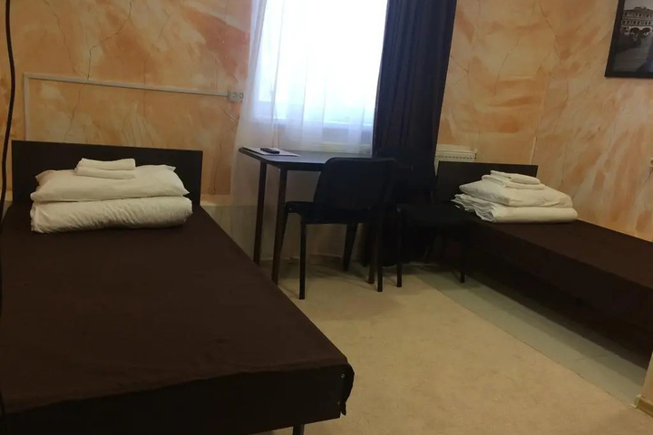 Room 6 of 16