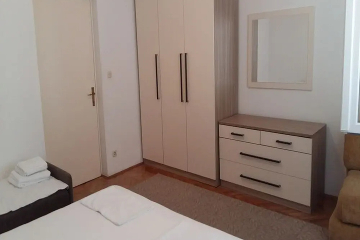Room 6 of 14