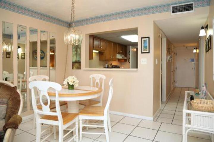 Gulf Tower 7B 2 Bedroom Condo by Redawning in Gulf Shores, AL
