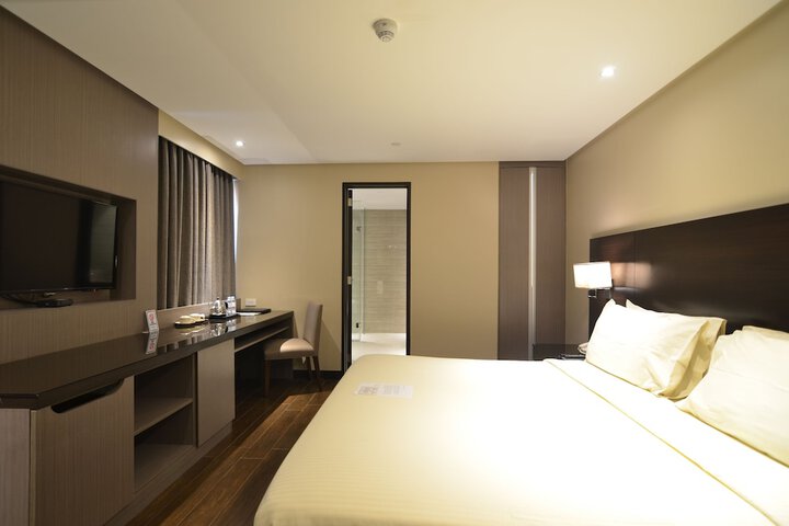 Room 7 of 68
