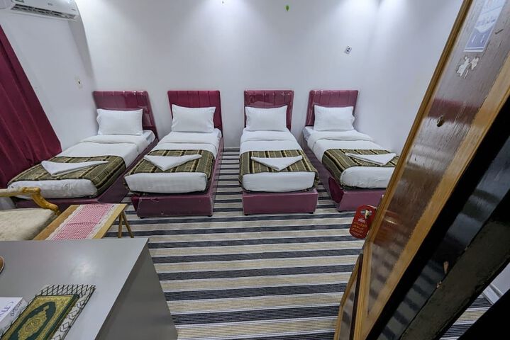 Room 4 of 8