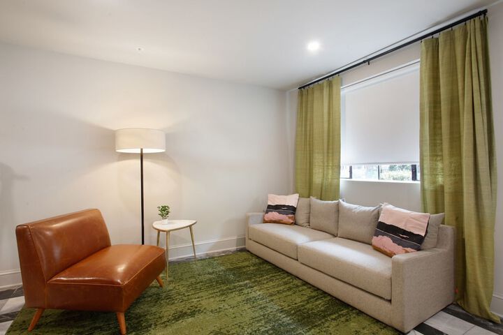 Room 107 of 164