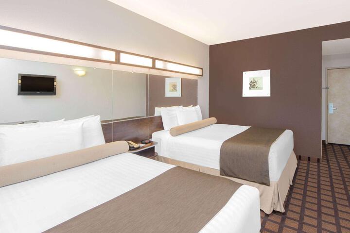 1 Queen Bed (6 of 29)