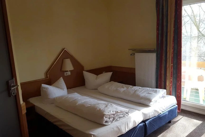 Room 2 of 11