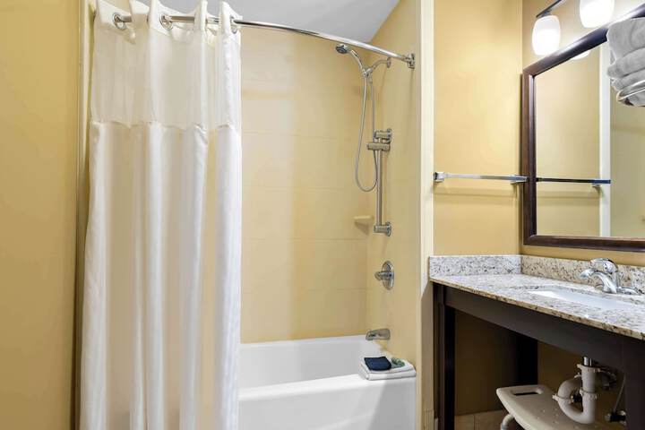 1 King Bed Introm Busns High Speed Iron Continental Breakfast (20 of 20)