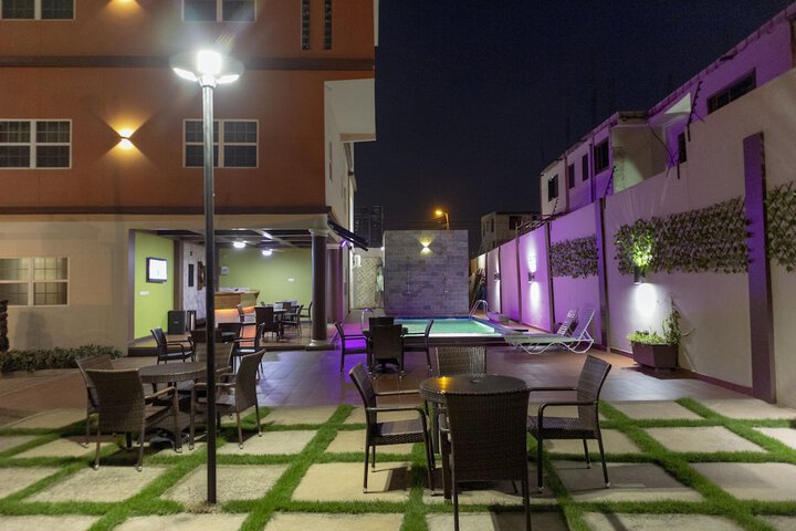 Hotel Exterior 76 of 89