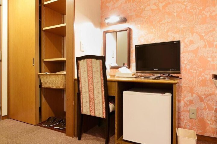 Room 9 of 40