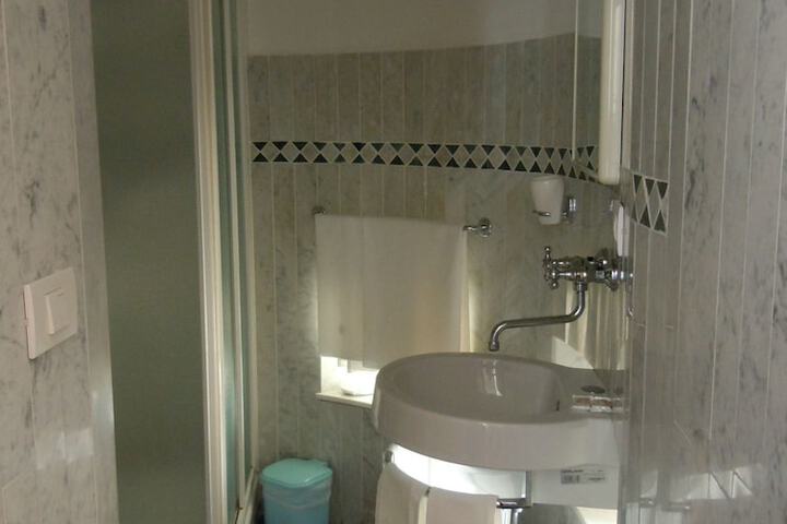 Room 20 of 49