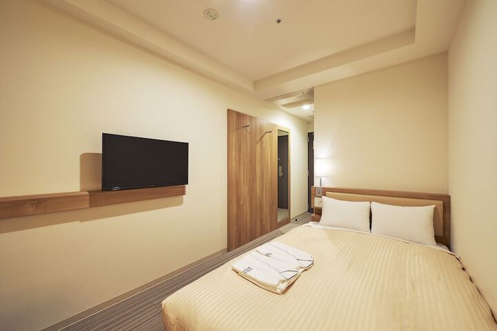 Room 7 of 25