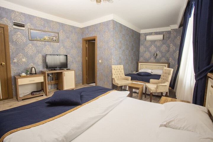 Room 10 of 33