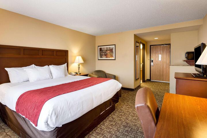 2 Queen Beds Mobility Accessible (13 of 13)