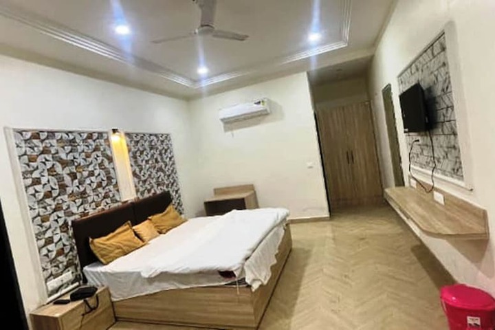 Room 8 of 26