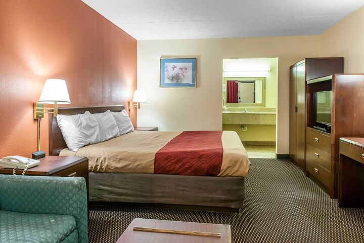 1 King Bed (8 of 14)