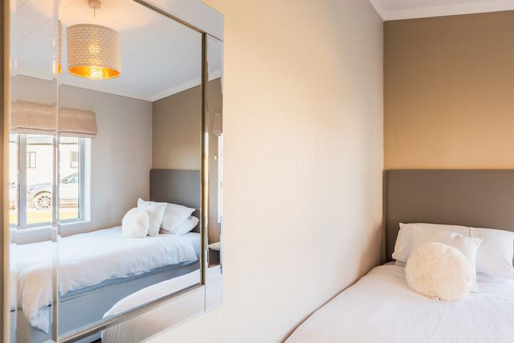 Room 4 of 36