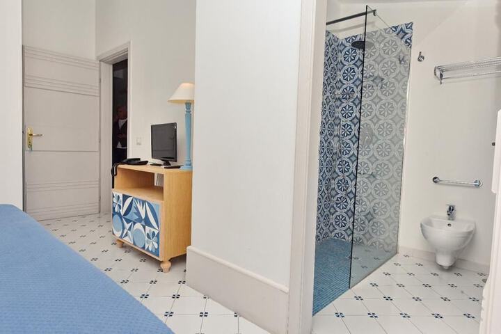 Room 34 of 64