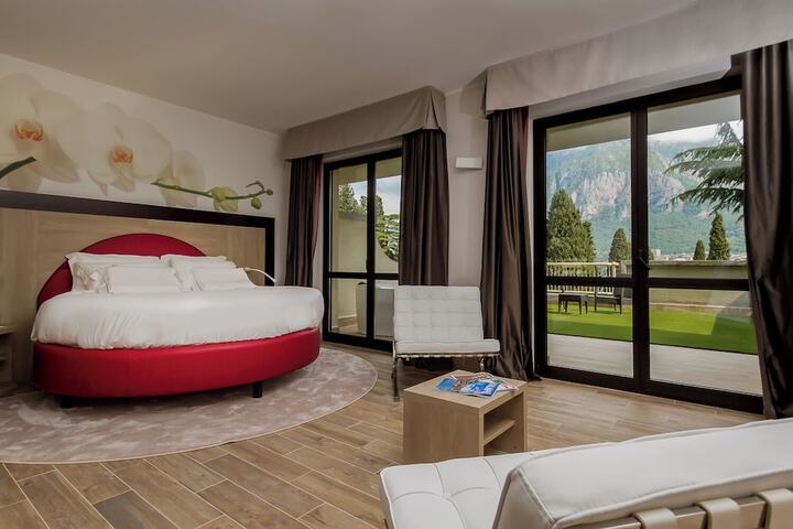 Room 14 of 48