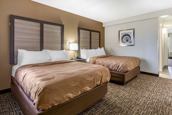 2 Double Beds (12 of 12)